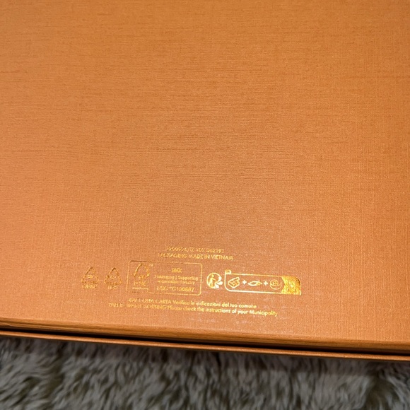 Louis Vuitton empty box with dust bag and paper bag. - Picture 6 of 6